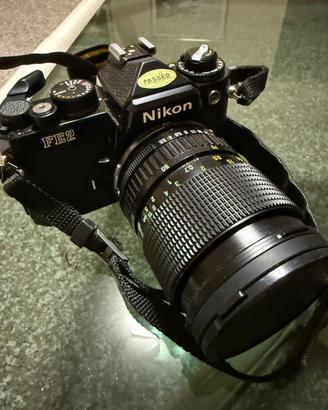 Macchina fotografica nikon FE2