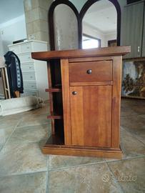 Coppia di Comodini in Legno Classico