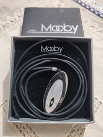 Ciondolo in acciaio e madreperla con laccio Mooby