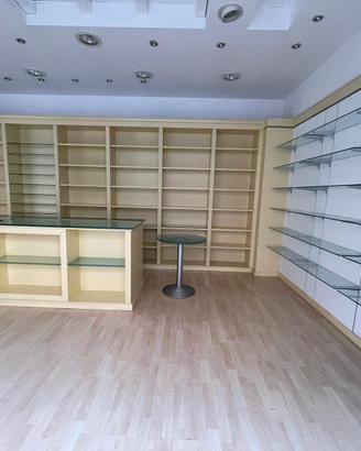 Arredamento completo negozio/libreria