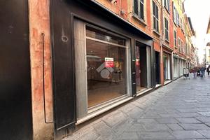 NEGOZIO A LAVAGNA