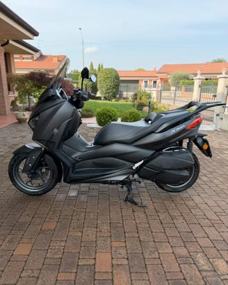 Yamaha X-Max 300
