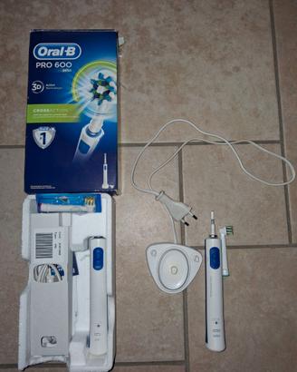 2 Spazzolini elettrici oral b