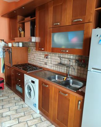 Cucina componibile con elettrodomestici 