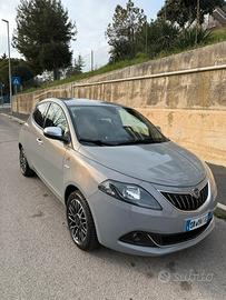 LANCIA Y ALBERTA FERRETTI