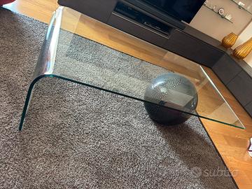 Tavolino cristallo con sfera di supporto