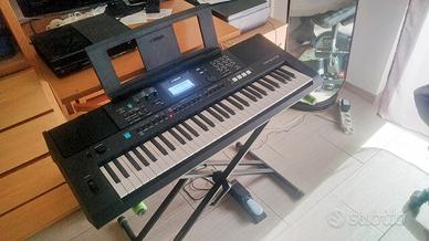 Tastiera YAMAHA PSR E473 con supporto e pedale