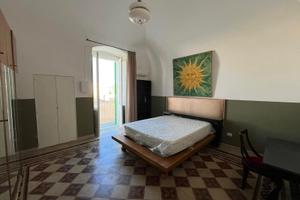 Bilocale arredato con soppalco e balcone