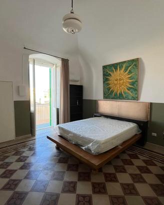 Bilocale arredato con soppalco e balcone