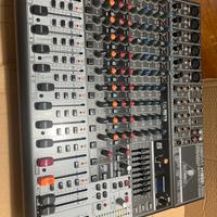 Mixer Behringer Xenyx X1832