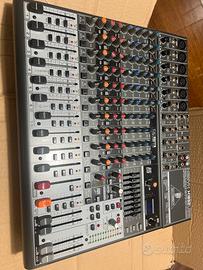 Mixer Behringer Xenyx X1832