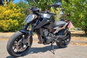 ktm Duke 790