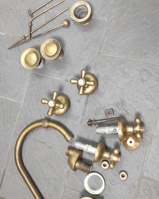 rubinetteria da bagno in ottone 