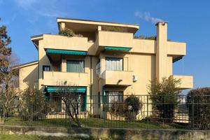 2 LOCALI A SEREGNO