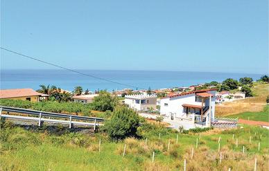 A soli 600 metri dal mare