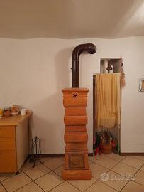 Stufa a legna in terracotta di Castellamonte