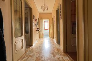 Ampio quadrilocale e box Rivoli centro