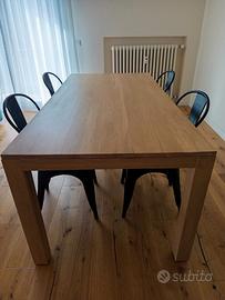 Tavolo in rovere massello + 4 sedie in metallo