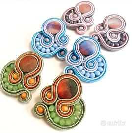 orecchini piccoli a lobo soutache.