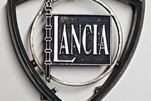 Stemma Lancia in metallo  Lancia Fulvia 1serie