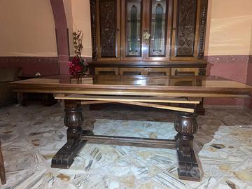 Tavolo in massello per 12 persone