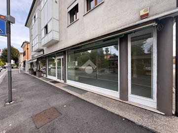 NEGOZIO A MONTEBELLUNA