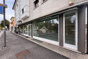 NEGOZIO A MONTEBELLUNA