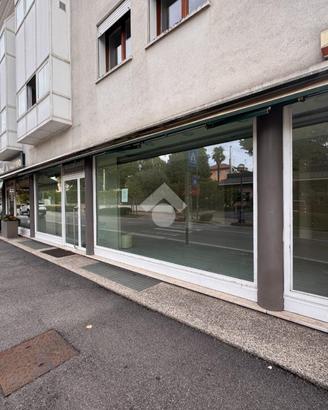 NEGOZIO A MONTEBELLUNA