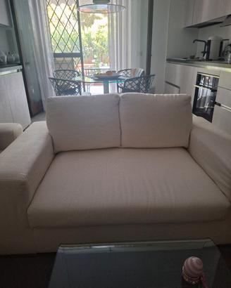 Elegante divano 2/3 posti - 