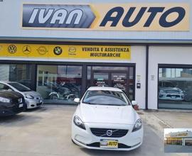 VOLVO V40 D2 1.6 DIESEL-ANNO 2014-Neopatentati