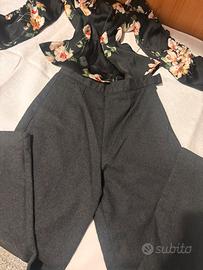 pantalone nero + blusa floreale