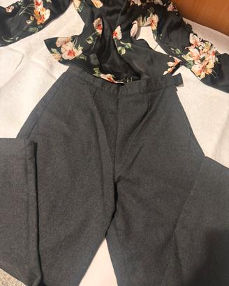 pantalone nero + blusa floreale