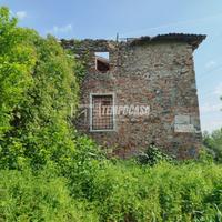 ampio rustico da ristrutturare a Pescantina