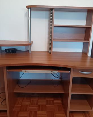 Scrivania con porta pc, porta cd e cassetto