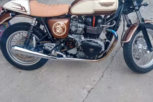 Triumph Thruxton 900 