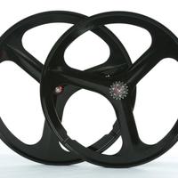 Coppia ruote in lega di magnesio a tre razze fixed