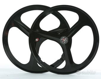 Coppia ruote in lega di magnesio a tre razze fixed