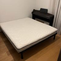 Rete con doghe e materasso matrimoniale