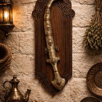 Oggetto decorativo artigianale in metallo inciso 