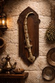 Oggetto decorativo artigianale in metallo inciso 