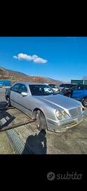 Mercedes classe e200 w210 per ricambi usati