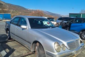 Mercedes classe e200 w210 per ricambi usati