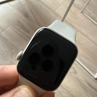 Apple Watch SE 2ª gen 40 mmStarlight +6 cinturini