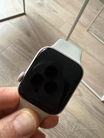 Apple Watch SE 2ª gen 40 mmStarlight +6 cinturini