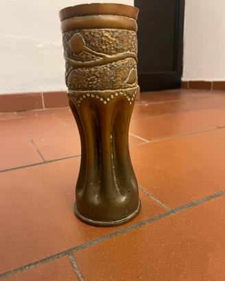 Proiettile di cannone decorato a mano