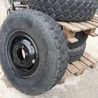 4 ruote Michelin 255/100 R16 (9.00 R16) con cerchi