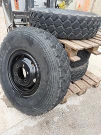 4 ruote Michelin 255/100 R16 (9.00 R16) con cerchi