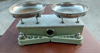 bilancia con piatti antica.