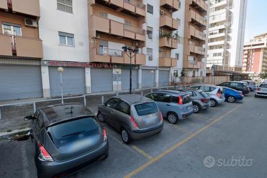 Locale comm. piazza papa giovanni paolo ii, 10-15