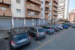 Locale comm. piazza papa giovanni paolo ii, 10-15